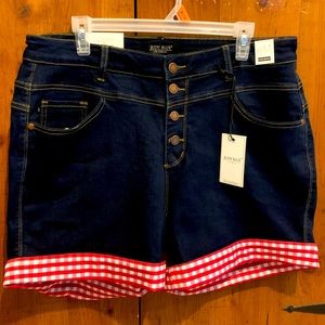 Jeans shorts with tags